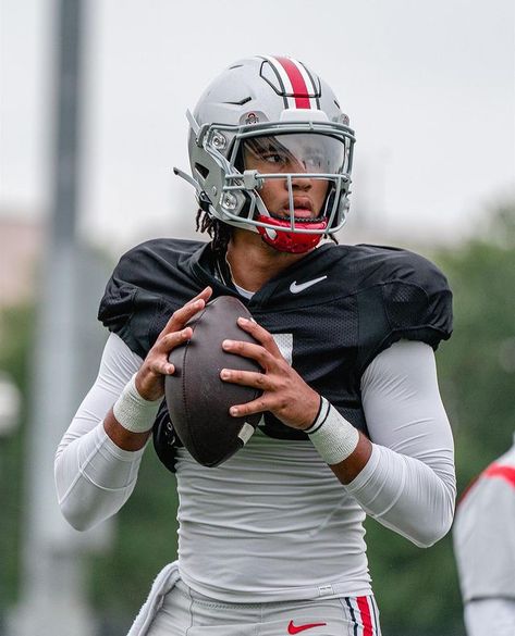 Cj Stroud Ohio State, Quarterback Aesthetic, Ohio State College, Osu Buckeyes Football, Cj Stroud, Football Drip, Football Pics, Buckeye Nation, Ohio State Buckeyes Football