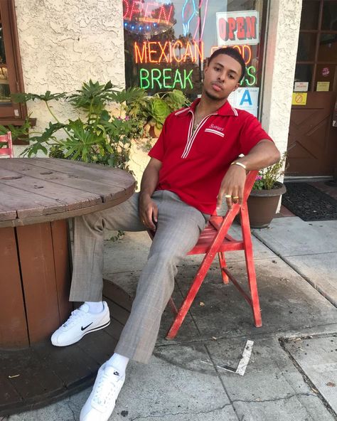 The red polo of Diggy Simmons on his account Instagram @diggysimmons | Spotern 70s Fashion Men, Diggy Simmons, Cassie Howard, Maddy Perez, Polo Outfit, Red Streetwear, Minimalist Fashion Men, Male Oc, Black Men Fashion Casual