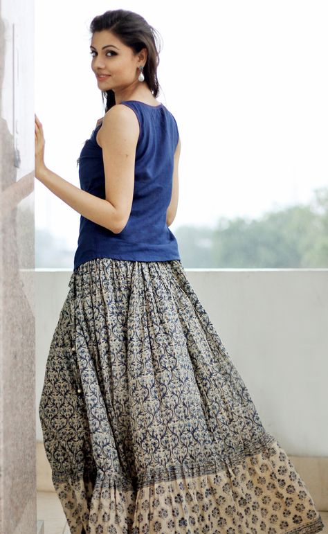 #printstories #flowy #skirt #summerprints Long Skirt Outfits Indian, Printed Midi Skirt Outfit, Long Skirt Top Designs, Long Skirt And Top, Traditional Skirts, Indian Skirt, Skirt Inspiration, Long Skirt Fashion, Long Skirt Outfits