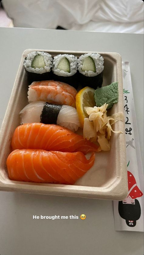 Sushi Takeaway, Food Tech, Pinterest Recipes, Food Obsession, Korean Food, Pretty Food, Creative Food, Food Cravings, Cute Food