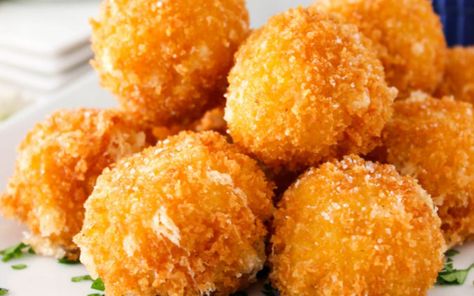 Vegan Arancini, Fried Risotto Balls, Risotto Balls, Vegan Fries, Vegan Mozzarella, Green Planet, Allergy Friendly Recipes, Vegan Appetizers, Rice Balls