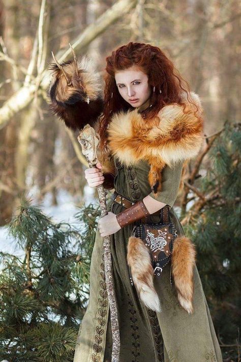 Druid Costume, Viking Queen, Viking Aesthetic, Costume Viking, Viking Cosplay, Celtic Druids, Medieval Aesthetic, Viking Dress, Fair Outfits