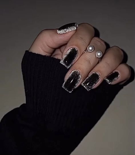 Sparkly Black Nails, Natural Looking Nails, Black Nails With Glitter, White Tip Nails, November Nails, Minimal Nails, Cute Gel Nails, Bling Acrylic Nails, Short Acrylic Nails Designs