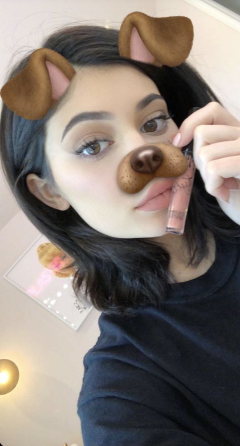 @gillianvidegar Haircut Shoulder Length, Maquillaje Kylie Jenner, Haircut Shoulder, Kylie Jenner Snapchat, Pregnancy Hairstyles, Kylie Snapchat, Looks Kylie Jenner, Snapchat Selfies, Estilo Kylie Jenner