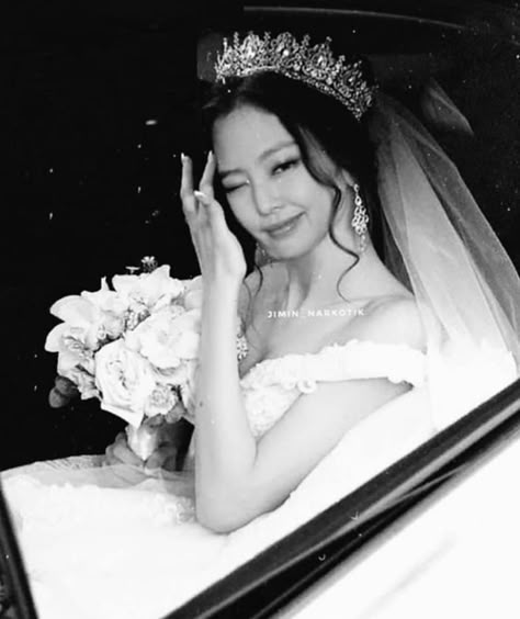 Selca Kpop, Jennie Instagram, Girl Birthday Decorations, Black Hair Kpop, Kpop Couples, Step Up Dance, Blackpink Funny, Jennie Kim Blackpink, Blackpink And Bts