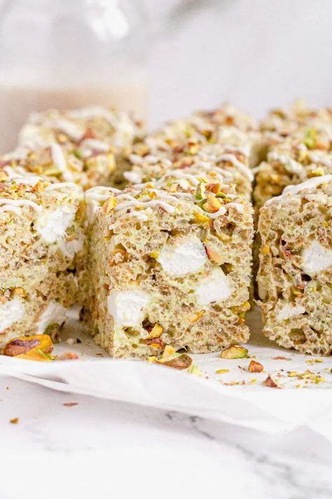 Pistachio Rice, Gluten Free Rice Krispie Treats, Microwave Rice Krispie Treats, Rice Cereal Treats, Dessert Squares, Dairy Free Cake, Pistachio Pudding, Cereal Treats, Easter Baking