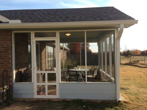 How To DIY A Screened-In Patio For Only $500 (PHOTOS) | HuffPost Life Screened In Porch Diy, Porch Kits, Porch Design Ideas, Screened Porch Designs, Building A Porch, Enclosed Porches, Patio Enclosures, Enclosed Patio, Screened In Patio