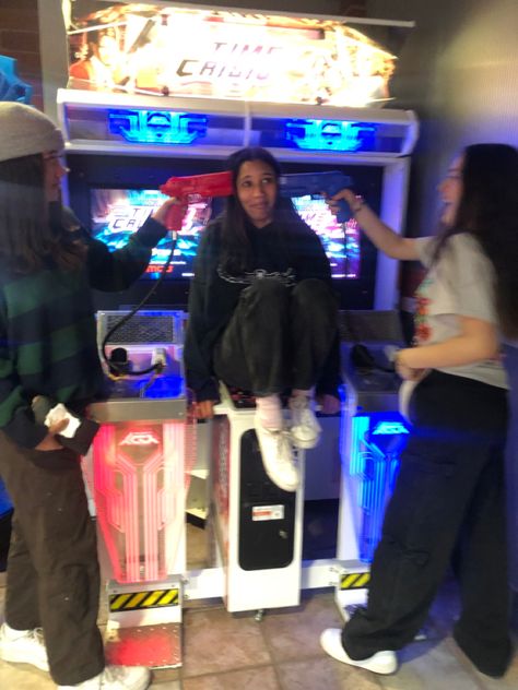 Arcade Birthday, Arcade Pictures, People At Arcade, Arcade Picture Ideas, Arcade Pics, Arcade With Friends, Aesthetic Arcade Pictures, Arcade Instagram Pictures, Arcade Aesthetic Friends