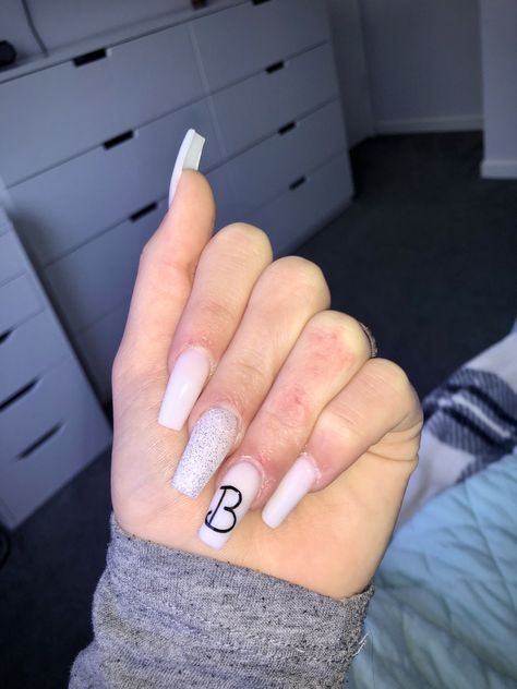 acryilicnails #acrylicnailletters #Boyfriend #initials #initialsonnails #white #whitenails Ongles Beiges, Emerald Nails, Red Acrylic Nails, White Acrylic Nails, Basic Nails, Long Square Acrylic Nails, Pink Acrylic Nails, Square Acrylic Nails, Short Acrylic Nails