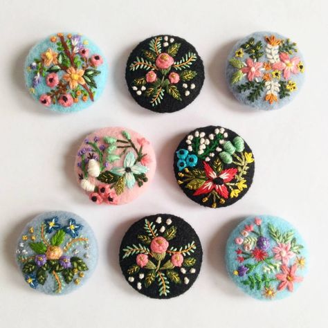 Tiny Embroidery, Embroidery Buttons, Button Embroidery, Embroidered Buttons, Amazing Embroidery, Embroidery Brooch, Miniature Embroidery, Handmade Buttons, Fabric Brooch