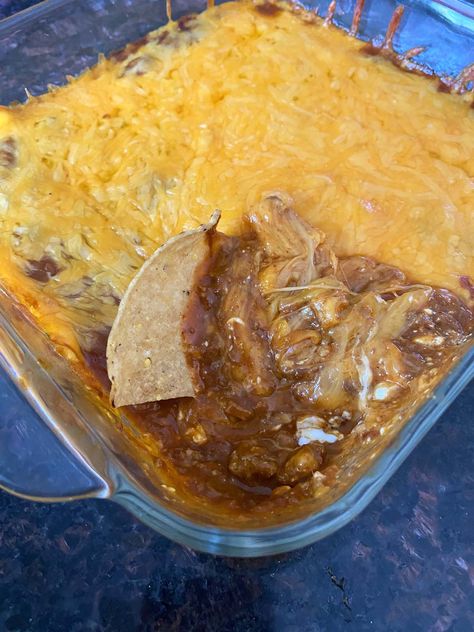 This Skyline Chili Dip is about to become your new favorite quick and easy appetizer! With the lusciousness of cream cheese, the gooey goodness of cheddar, and the hearty deliciousness of chili, this dip is the ultimate crowd pleaser! Skyline Chili Dip Recipe, Skyline Dip, Hormel Chili Cheese Dip, Skyline Chili Dip, Chili Cheese Dip Crockpot, Beef Chili Crockpot, Easy Frozen Meals, Chili Dip Recipes, Cheese Dip Crock Pot