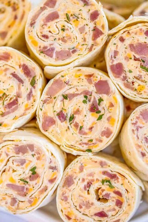 Ham & Cheese Pinwheels - I am ADDICTED to these sandwiches! All the flavors of my favorite Hot Party Ham Sandwiches wrapped in a tortilla.Cream cheese, ham, cheddar, swiss, Worcestershire sauce, dijon mustard, brown sugar, and onion powder wrapped in a tortilla. So simple to make. Can make ahead of time and refrigerate or freeze until ready to eat. Perfect for parties and tailgating!! #sandwich #tortilla #ham #cheese #appetizer #partyfood #tailgating Ham Pinwheels, Tortilla Pinwheels Recipe, Pepperoni Roll, Appetizer Bread, Pizza Puffs, Turkey Pinwheels, Pizza Cupcakes, Chicken Pinwheels, Cream Cheese Pinwheels