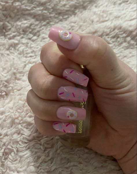 DIY baby pink donut sprinkles nails design Purple Glazed Donut Nails, Donut Nail Art Designs, Foot Nails Ideas, 3d Donut Nail Art, Glazed Donught Nails, Donut Sprinkle Nails, Sprinkle Nails, Donut Nails, Diy Nails At Home