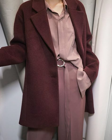 WEBSTA @oakandfort Shades of Plum Plum Coat Outfit, Muted Purple Outfit, Soft Summer, Mode Inspiration, Minimal Fashion, Minimalist Fashion, Autumn Winter Fashion, Style Me, Winter Outfits