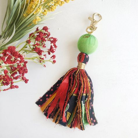 Designer Tassels, Keychain Clip, Colors And Patterns, Diy Tassel, Tassels Fashion, Tassel Bracelet, Colorful Bags, Tassel Keychain, Tassel Bag