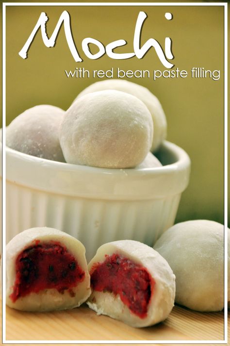 Mochi with Red Bean Filling - another choice for our wedding dessert. I still need to find a source in Seattle. Red Bean Mochi, Red Bean Dessert, Mochi Recipes, Chinese Sweets, Asian Bakery, Mochi Recipe, Moon Cakes, Japanese Desserts, Mochi Ice Cream