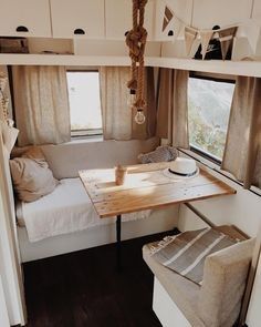 Caravan Vintage, Camper Vintage, Caravan Decor, Caravan Makeover, Small Camper, Caravan Ideas, Camper Trailer Remodel, Camper Reno, Kombi Home