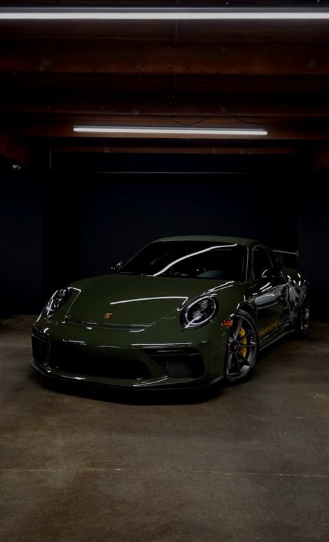 Dark Green Car Aesthetic, Dark Green Porch, Dark Forest Green Aesthetic, Porshe 911gtr, Dark Green Porsche, Green Porsche Gt3 Rs, Porches Car, Dark Green Car, Porsche Jeep