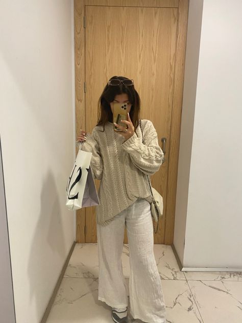 Lounge Pants Outfit, Neutrals Fashion, Beige Linen Pants, Oversized Sweater Outfit, Knit Sweater Outfit, Winter 22, Sweater Outfit, Sweater White, Winter 2023