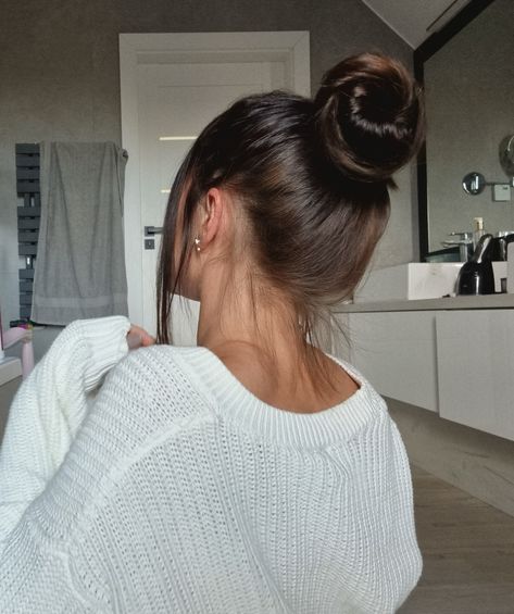 Brown Hair Ponytail, Brown Hair Bun, Brown Hair Hairstyles, Long Healthy Hair, Chocolate Brown Hair, Big Forehead, Girl With Brown Hair, Blonde Hair Inspiration, Long Brown Hair