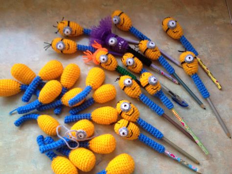 Inspiration:  Pencil covers Goodie/party bags Crochet Pencil Toppers, Crochet Pencil, Pen Toppers, Minion Crochet, Nerd Crafts, Pencil Toppers, Crochet Goodies, Crochet Bookmarks, Classroom Crafts