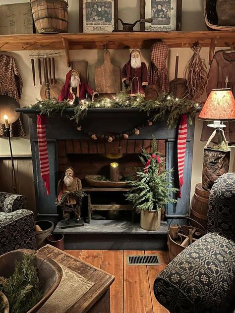 Colonial Fireplace Mantle, Colonial Fireplace Ideas, Primitive Fireplace, Country Christmas Trees, Christmas House Tour, Primitive Christmas Decorating, Colonial Christmas, Primitive Farmhouse, Country Christmas Decorations