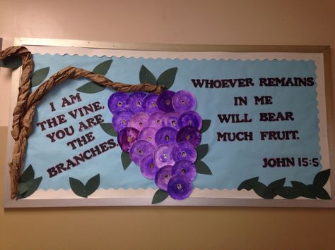 Mrs. B and Mrs. S's bulletin board "I am the vine." Children's pictures are in the paper plates that they water colored :) Grape Vine Bulletin Board, Grapes Bulletin Board, Catholic Bulletin Boards, Summer Boards, Religious Bulletin Boards, Bible Bulletin Boards, Catholic Classroom, Creative Bulletin Boards, Class Bulletin Boards