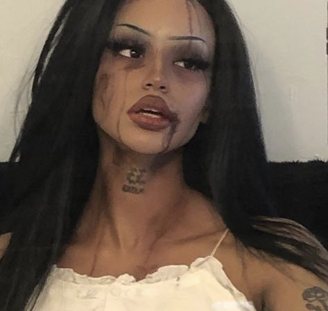 Dead Girl Makeup, Girl Halloween Makeup, Dead Girl, Small Pretty Tattoos, Green Makeup, Dream Artwork, Halloween 2022, Face Tattoos, Halloween Inspo