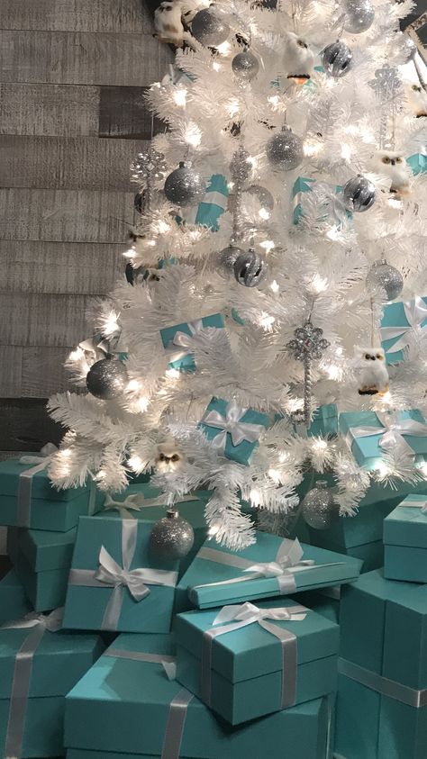 Tiffany And Co Christmas Tree, Tiffany Blue Christmas Decorations, Tiffany And Co Christmas, Tiffany Blue Christmas, Tiffany Wallpaper, Tiffany Blue Wallpapers, Tiffany Christmas, Blue Christmas Tree Decorations, Tiffany Green