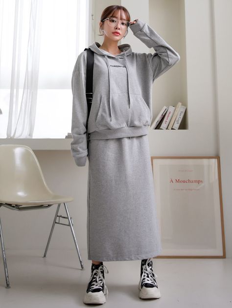 Hoody Outfits With Skirt, Modest Hoodie Outfit, Hoodie Long Skirt Outfits, Hoodie And Long Skirt Outfit, Hoodie With Skirt Outfit, Long Skirt And Hoodie Outfit, Sweat Skirt Outfits, Long Grey Skirt Outfit, Hoodie Skirt Outfits