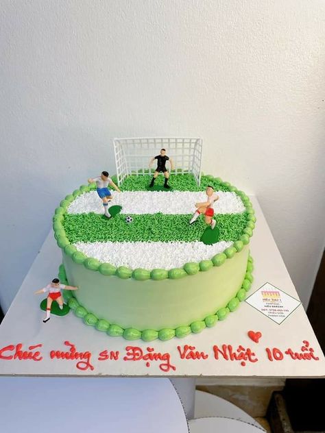 Football Cakes For Boys, Football Cake Design, Cake Pop Decorating, Ball Cake, Simple Cake Designs, Football Cake, Simple Cake, Cool Birthday Cakes, Cake Designs Birthday