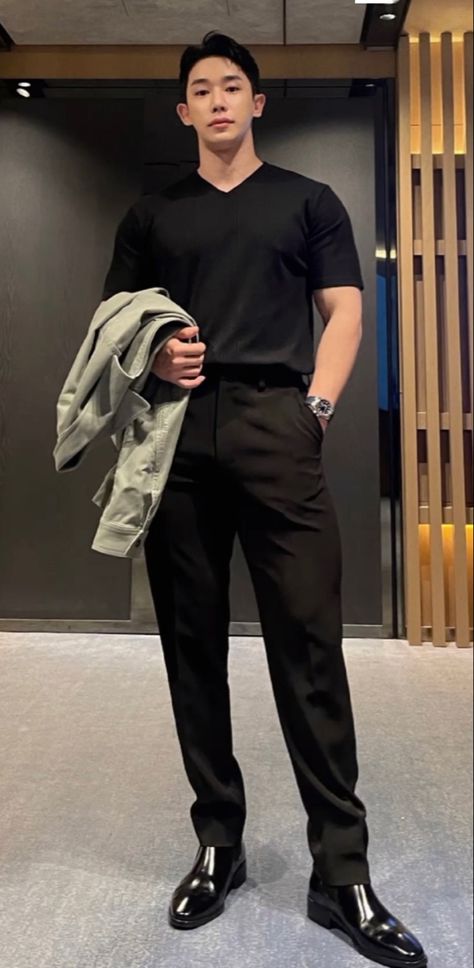 Wonho Full Body Pic, Wonho Style, Wonho Boyfriend Material Wallpaper, Wonho Outfit, Wonho Cute, Black Outfit Men, Mood Clothes, Classy Outfits Men, Won Ho