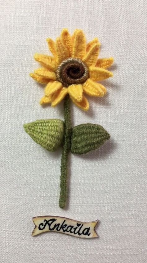 Embroidery Sunflower, How To Make Sunflower, Picot Stitch, Sunflower Leaves, 3d Triangle, 3d Embroidery, Sunflower Design, Embroidery Techniques, Simple Tricks