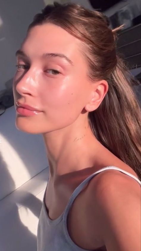 #haileybaldwin #hailey #haileybieber #haileybiebersmoothie Hailey No Makeup, Hailey Beiber Clear Skin, Hailey Bieber Clear Skin, Hailey Bieber Glowing Skin, Hailey Bieber Rhode Skin, Hailey Skin, Hailey Bieber Skin, Glazed Donut Skin, Glazed Skin