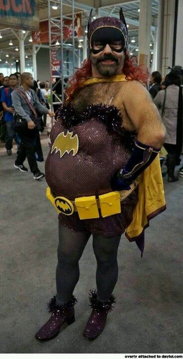 ???? Cosplay Fail, Fail Humor, Humor Pictures, Catwoman Cosplay, Photos Funny, Fat Man, Pictures Funny, Fashion Fail, Weird Pictures