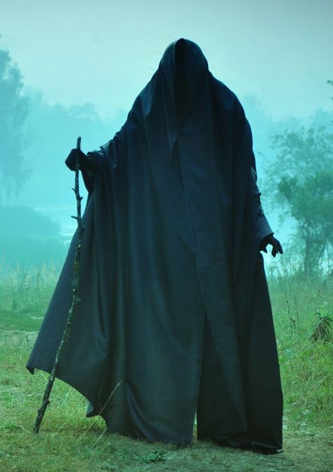 The Cloaked Wanderer... he walks the Crooked Path. Mysterious Universe, Scary Backgrounds, Don't Fear The Reaper, Black Cloak, Slender Man, Art Noir, Concept Board, Deviant Art, Computer Wallpaper