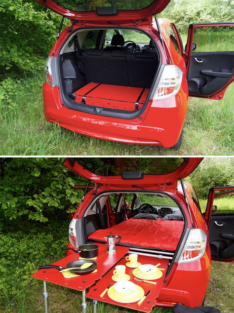 Camping in your car just got *way* more fun. Small Car Camping, Rangement Caravaning, Kangoo Camper, Auto Camping, Minivan Camping, Suv Camping, Camping Diy, Car Camper, Mini Camper