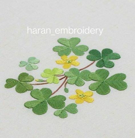 Embroidery Leaves, Nautical Embroidery, Embroidery Crafts, Embroidery Leaf, Border Embroidery Designs, Border Embroidery, Embroidered Gifts, Japanese Embroidery, Delicate Flowers