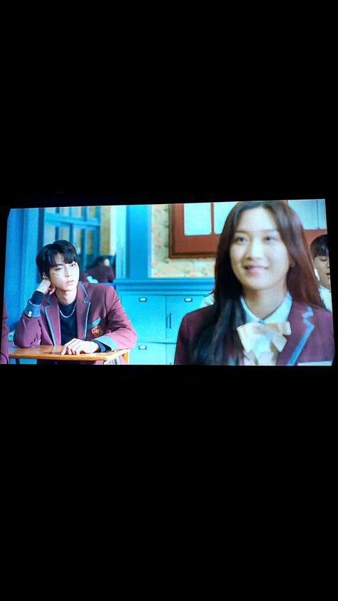 #kdrama #kdrma #bts #kdramabts #kdrmapicture #koreandrama #btsdrama #kdramapic #kdrmacouple #explore #netflix #viki #hitv #kdrama #whilewatchingkdrama #while #watching #kdrama #laptop #twentyfivetwentyone #kdramawatchlaptop #2521 #truebeauty #true beauty #kdrama #seokyung #sojun #jugyeibg #truebeautycouple Watching True Beauty In Laptop, Watching Drama On Laptop, Watching Kdrama, Snap Watch, Movie Night Photography, Carlo Gambino, Goblin Korean Drama, Paper Smooch, Dog Tumblr