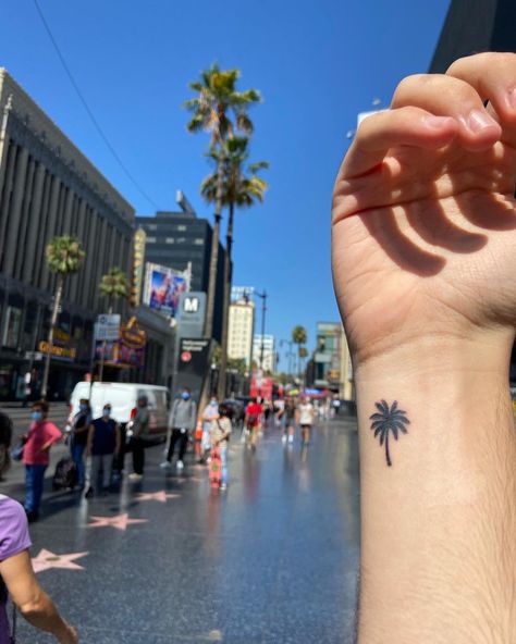 La Tattoo Ideas Los Angeles Tat, La Tattoo Los Angeles, Los Angeles Tattoo Ideas, La Tattoos Ideas, California Tattoo Ideas, Marathon Tattoo, Los Angeles Marathon, Short Quote Tattoos, Palm Tattoo