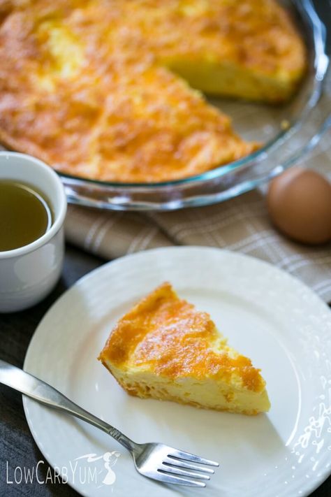 It's not always easy to find time to cook. Bake a low carb keto egg fast cheese quiche on the weekend to have easy LCHF egg fast friendly meals during the week. | LowCarbYum.com Egg Quiche Recipes, Egg Fast Recipes, Egg Fast Diet, Cheese Quiche Recipe, Low Carb Quiche, Keto Quiche, Keto Egg Fast, Pudding Chia, Food Near Me