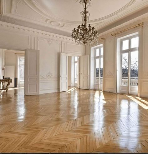 Parisian Interior, French Apartment, London Townhouse, Parisian Apartment, Empty Room, Paris Apartments, White French, Dream Apartment, House Goals