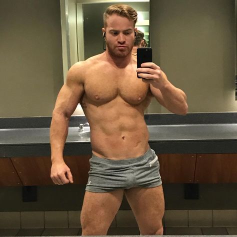 Don’t you know #PumpItUp #Ginger #Redhead #fitness #besos #ruivo #bootyshorts Ginger Men, Pump It Up, Frat Boy, Fraternity, Redheads, Ginger, Take That, Beauty, Instagram