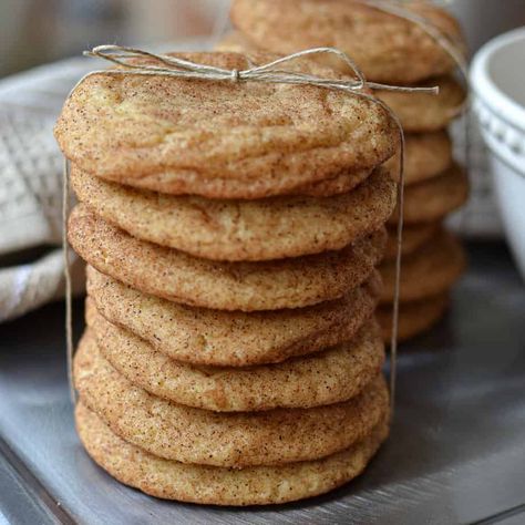 An easy, family-friendly, soft, chewy snickerdoodle cookie with slightly crispy edges that is rolled in a cinnamon sugar mixture and baked until lightly browned. Snickerdoodle Cookie Recipe, Snickerdoodle Cookies Easy, Drop Sugar Cookies, Small Town Woman, Snickerdoodle Cookie, Easy Dessert Recipes Quick, Snickerdoodle Cookies, Cookie Videos, Snickerdoodle Cookie Recipes