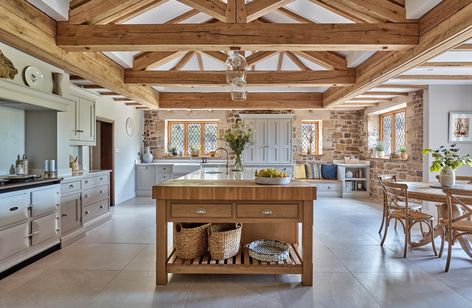 Huge Country Kitchen, Big Country Kitchen, English Manor Kitchen, English Countryside Kitchen, English Country Kitchen, English Country Design, Classic English Kitchen, Tom Howley, Country House Kitchen