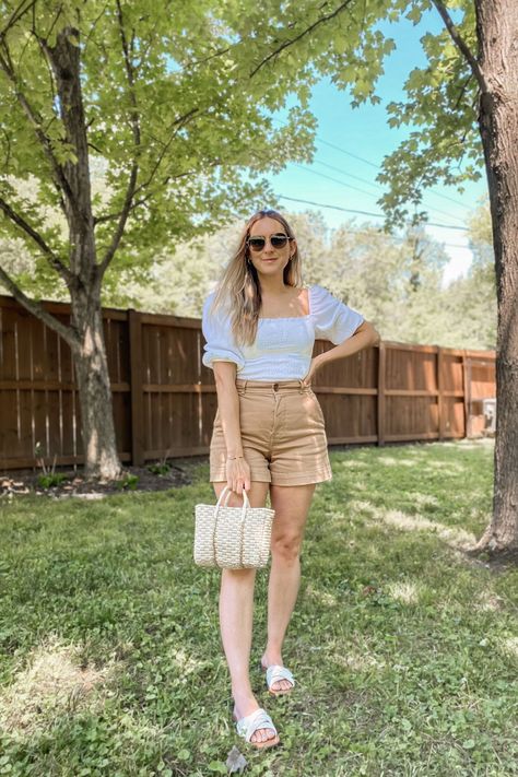 Neutral, summer outfit with Everlane Way High Shorts, a white puff sleeve top, straw bag, and white slide sandals. #michelletomczakblog White Slides Outfit, White Puff Sleeve Top Outfit, Casual Hot Day Outfit Summer, Puffed Sleeves Outfit, Puff Sleeves Outfit, Puff Sleeve Top Outfit, Shorts Styling, White Slide Sandals, Hot Day Outfit