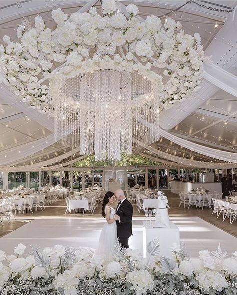 Circular Seating Wedding, Glamour Wedding Decorations, Extravagant Wedding Reception, Extravagant Wedding Decor, Decorating Ideas Wedding, Wedding Decoration Idea, Wedding Decorating Ideas, Luxury Wedding Ideas, Decoration Ideas Wedding