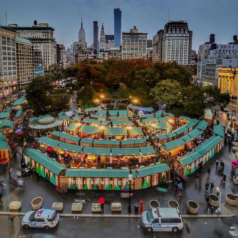 Union Square Holiday Market <3  Credit: @milan2ny Christmas Market Aesthetic, Union Square Nyc, Xmas Market, Holidays In New York, Market Aesthetic, Christmas Nyc, New York City Christmas, Nyc Holidays, Visiting New York