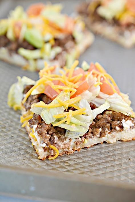 Weight Watchers Taco Pizza – BEST WW Sheet Pan Pizza Recipe – Dinner – Lunch – Treat – Appetizers - Snack with Smart Points Pan Pizza Recipe, Sheet Pan Pizza, Pizza Taco, Weight Watchers Meals Dinner, Weight Watchers Meal Plans, Weight Watchers Snacks, Weight Watchers Recipes Desserts, Weight Watchers Smart Points, Taco Pizza