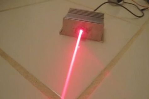 Picture of Laser from dead computer Alter Computer, Old Pc, Computer Projects, Diy Gadgets, Diy Tech, Tech Diy, Electronics Basics, Electronic Schematics, Electronic Circuit Projects